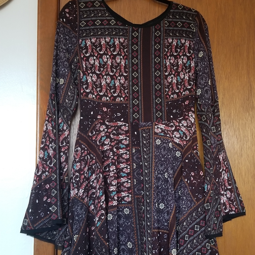 Flowy dress with bell sleeves
